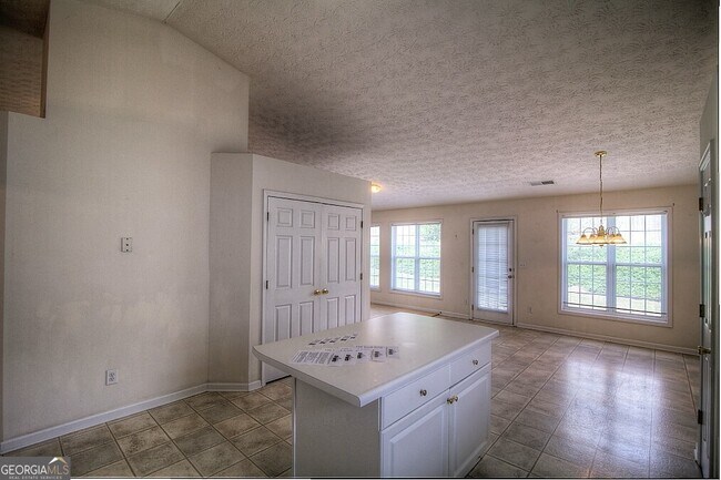 Building Photo - 3230 Kylay Ct NE