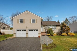 Building Photo - 327 Webster Dr