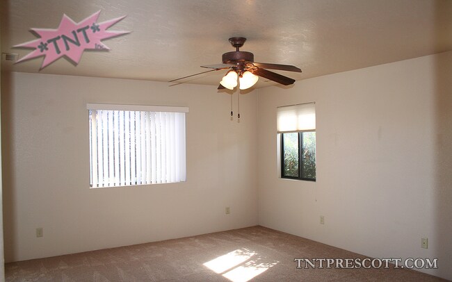 Building Photo - Home in Cliff Rose HOA ~ Winter Special!!