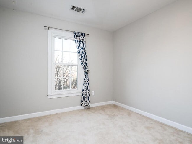 Building Photo - 2155 Wolftrap Ct
