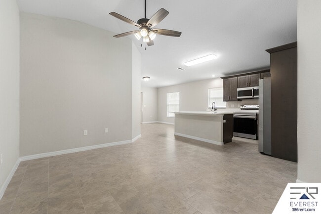 Building Photo - 734 Flora St