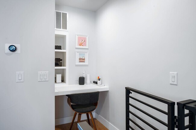 Building Photo - Modern 4BD, 4BA Home With 2-Car Garage, On...