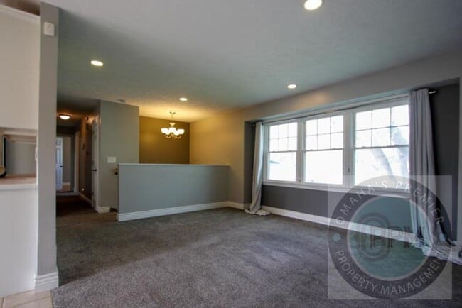 Building Photo - Discover this 3- Bd, 2.5-Ba Omaha, NE,