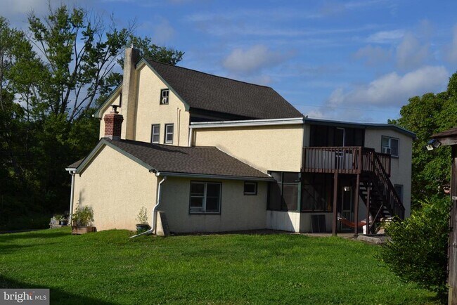 Building Photo - 345 E Dark Hollow Rd