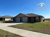 Building Photo - 1304 1 Preston Dr