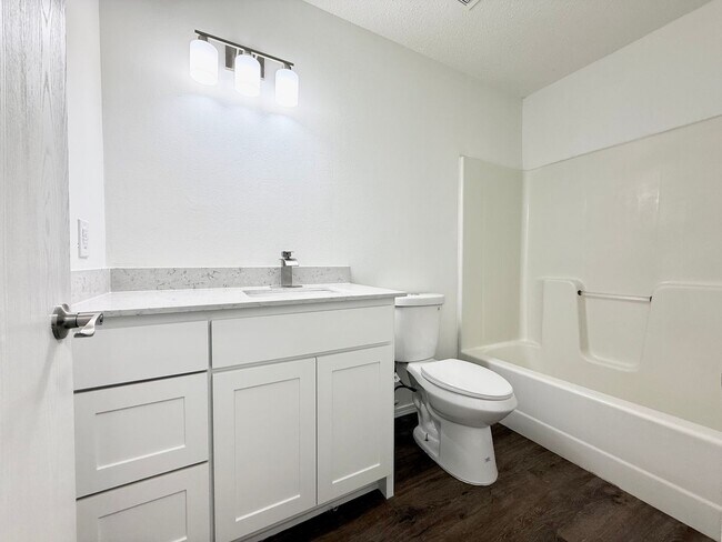 Building Photo - ***5905 B Sara Street***