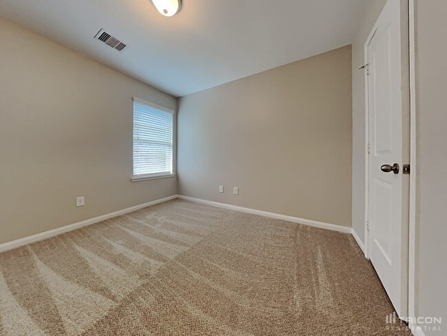 Building Photo - 308 Country Crossing Cir