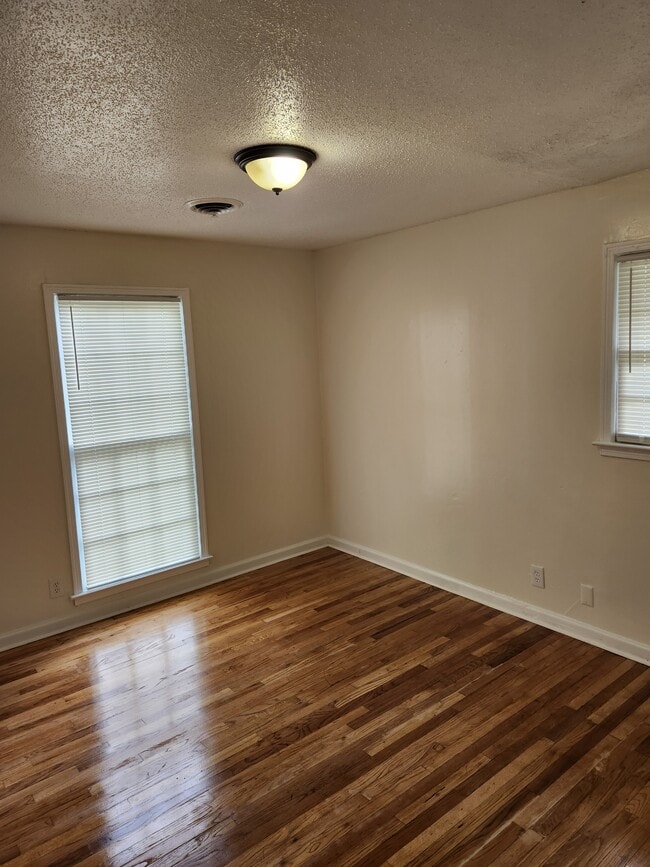 Building Photo - 1381 Biscayne Dr