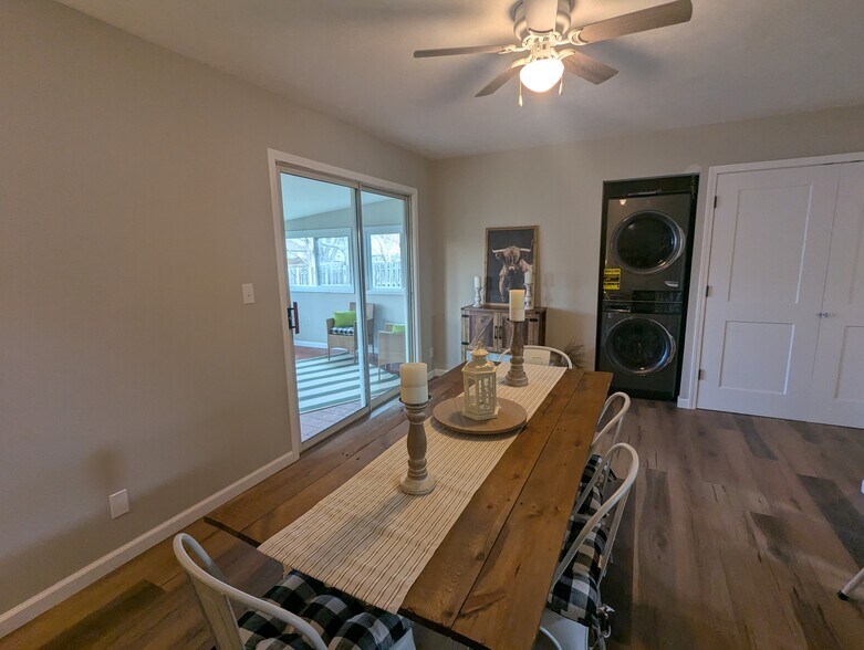 Building Photo - 906 N Wagon Wheel Trl