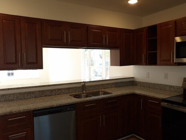 Building Photo - 4116 Horseshoe Rd N