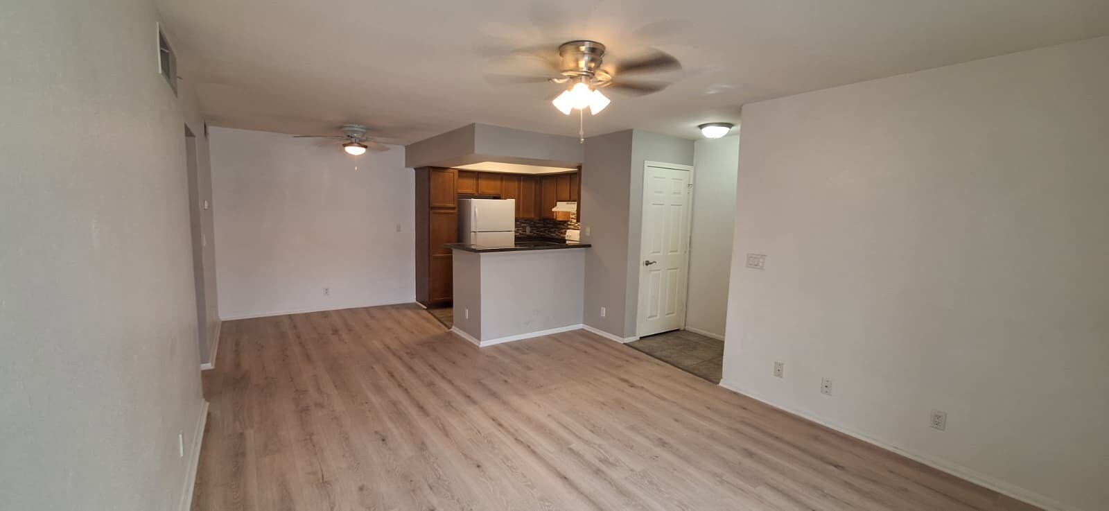 Building Photo - 1455 E Katie Ave