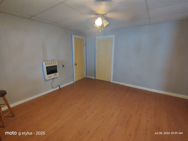 Building Photo - 215 S 6th Ave