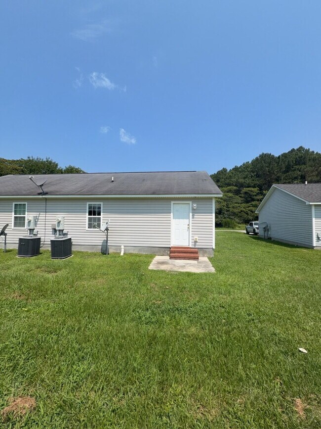 Building Photo - 121 Simmental Ln