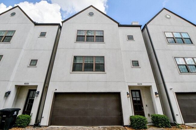 Building Photo - 4604 Chartres St