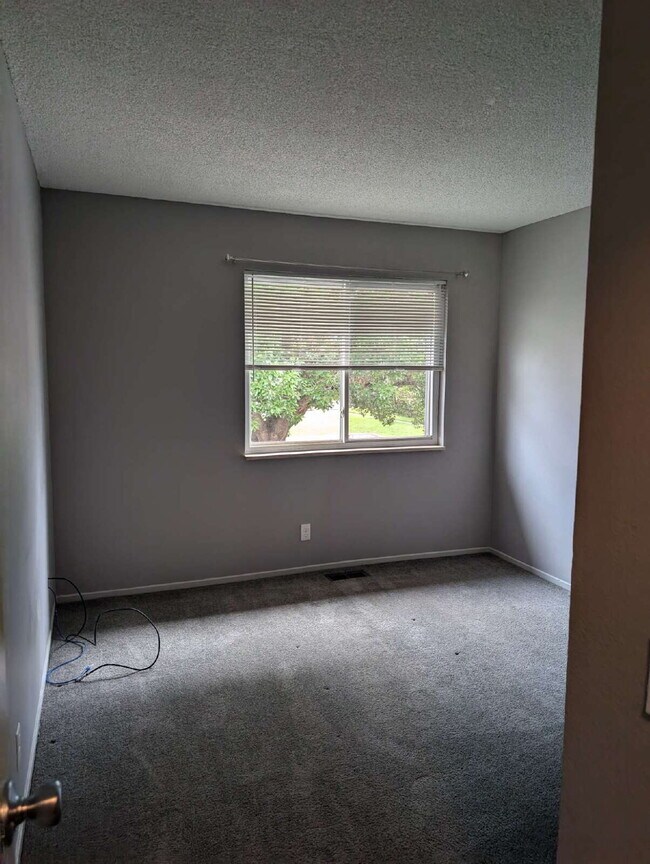 Building Photo - "Charming 2-Bed Condo Retreat in Lakewood ...