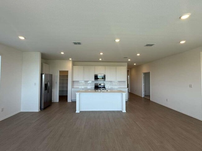 Building Photo - 261 Seven Seas Dr