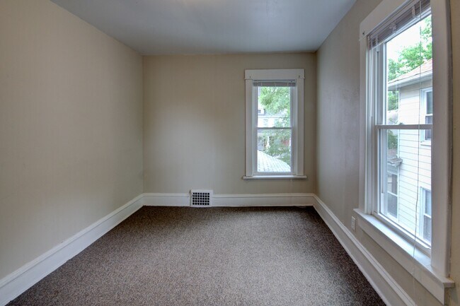 Building Photo - SL AAC1228