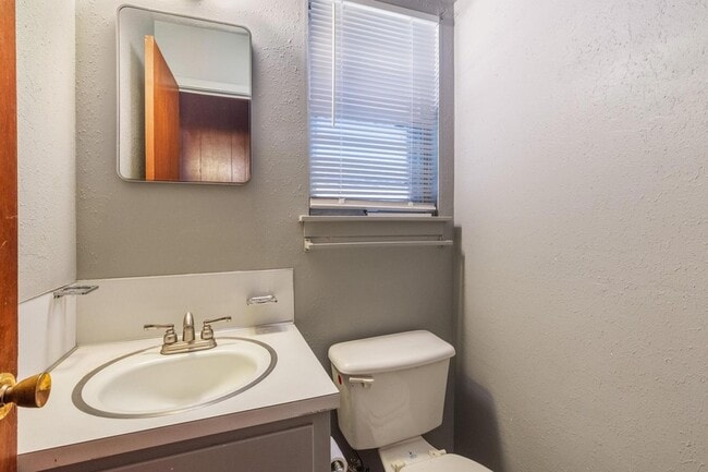 Building Photo - 8401 Tecumseh Dr