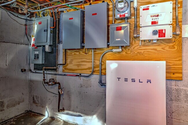 Building Photo - 40 Hazelwood Ave