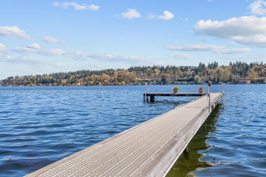 Building Photo - 6408 E Mercer Way