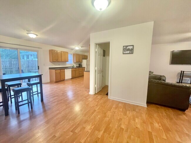 Building Photo - 210 Beaver St