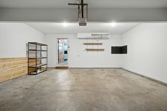 Building Photo - Beautiful Single Family Home, Sutter Woods...