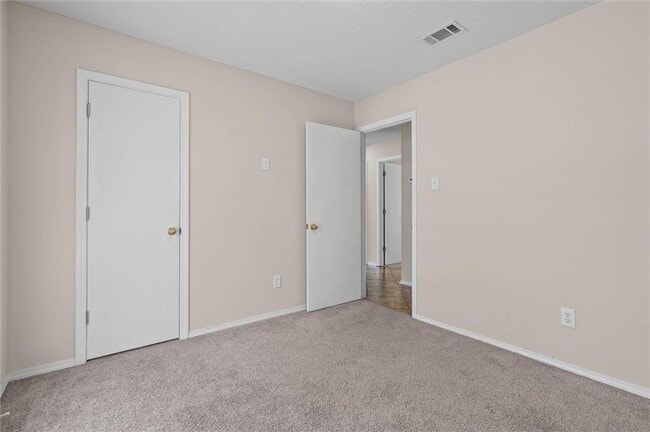 Building Photo - 1469 Homestead Dr S