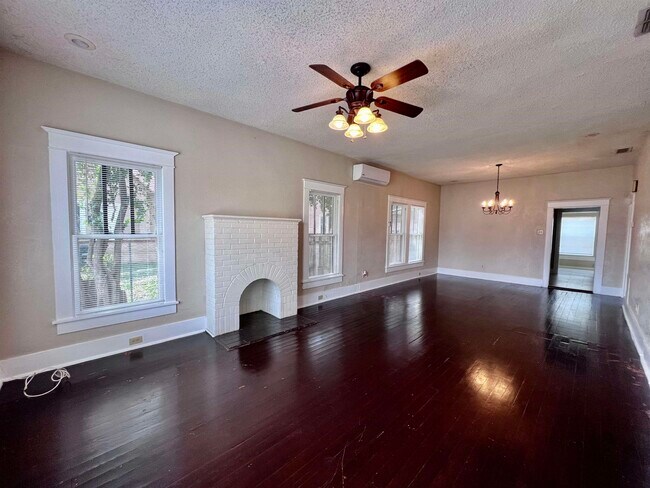 Building Photo - 2016 Rosario St