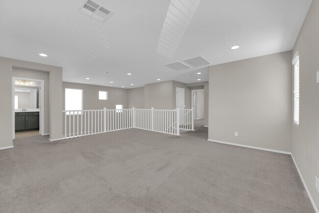 Building Photo - Beautiful House near Durango Curve