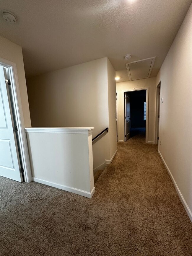 Building Photo - 4 bed/2.5 bath home - E Morristown