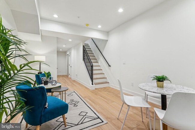 Building Photo - 1106 N Bodine St