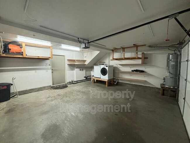 Building Photo - 11377 Osborne Pl
