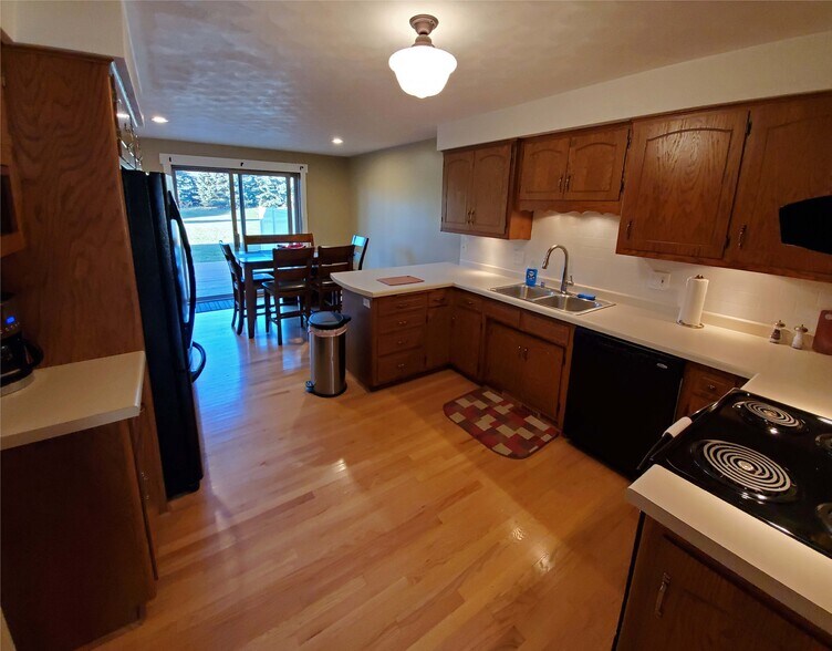 Building Photo - 1502 W Weiland Ln