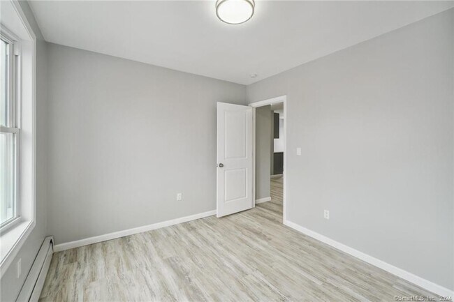 Building Photo - 58 Bond St