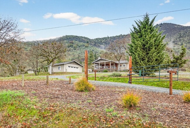 Building Photo - 860 Humbug Creek Rd