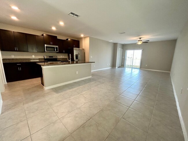 Building Photo - Immaculate 5 Bedroom 2.5 Bathroom Home in ...