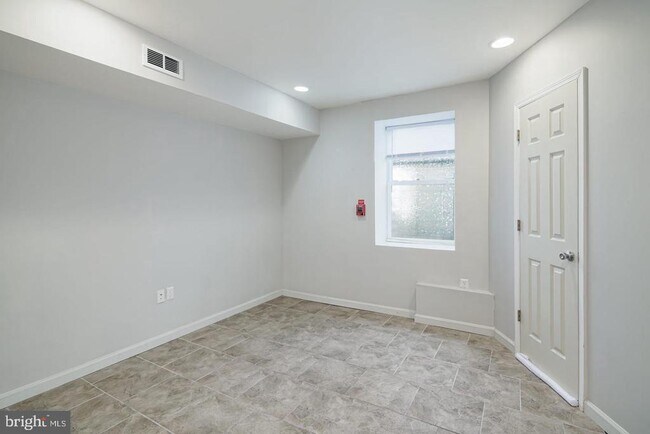 Building Photo - 2408 W Thompson St