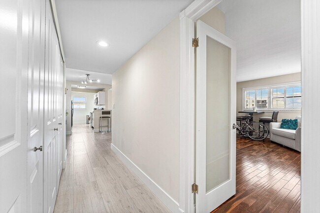 Building Photo - 1160 Hillsboro Mile