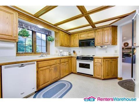 Building Photo - 1215 Silverthorn Ct
