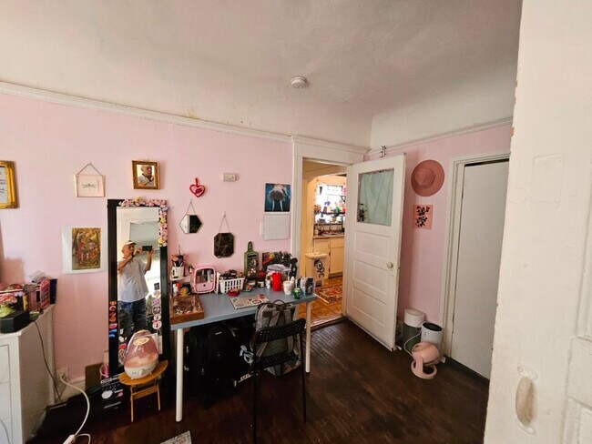 Building Photo - 2637 S Catalina St
