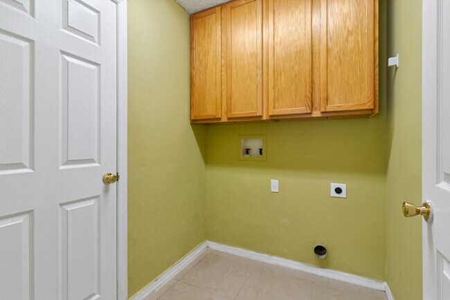 Building Photo - 5604 Florence Harbor Dr