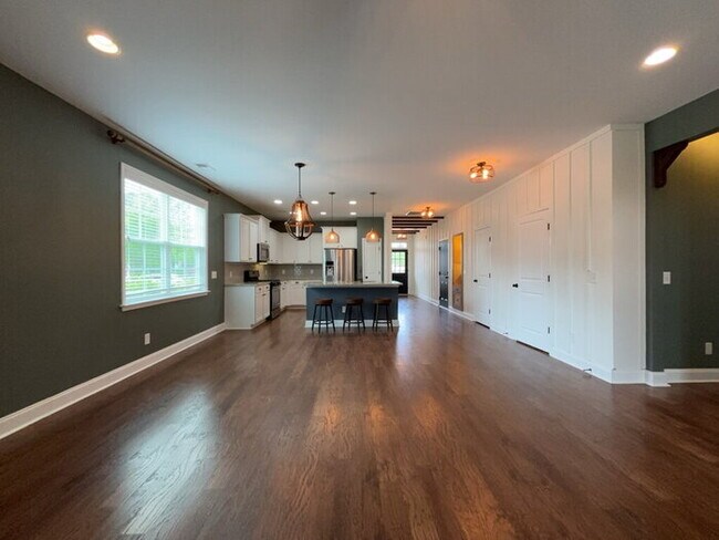 Building Photo - 373 Whispering Breeze Ln