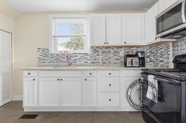 Building Photo - "Charming 3-Bedroom Home with Spacious Interiors in Norfolk's Heart!"