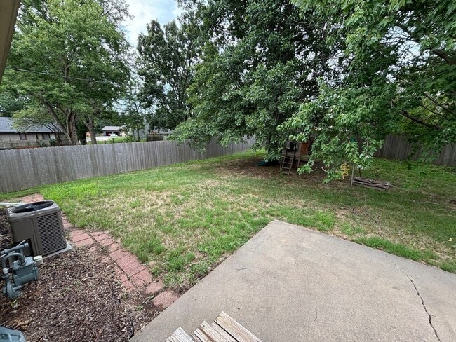 Building Photo - 3423 Woods Dr