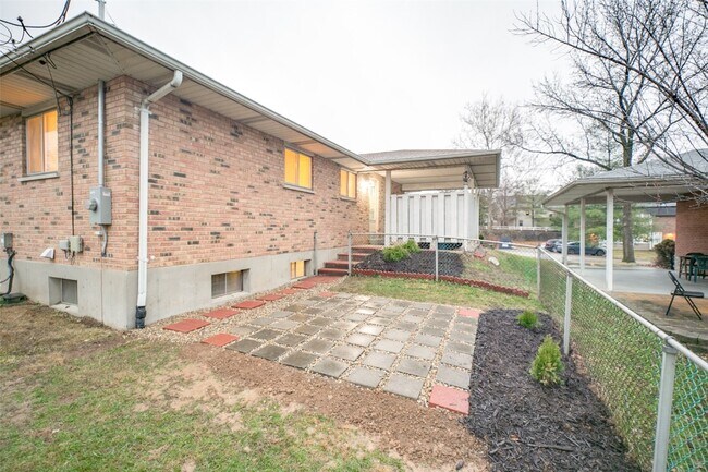 Building Photo - 10235 Jeffleigh Ln