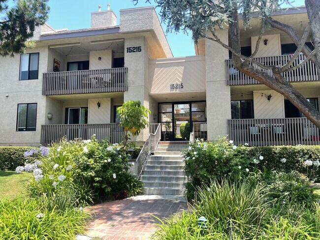Building Photo - 15215 W Magnolia Blvd