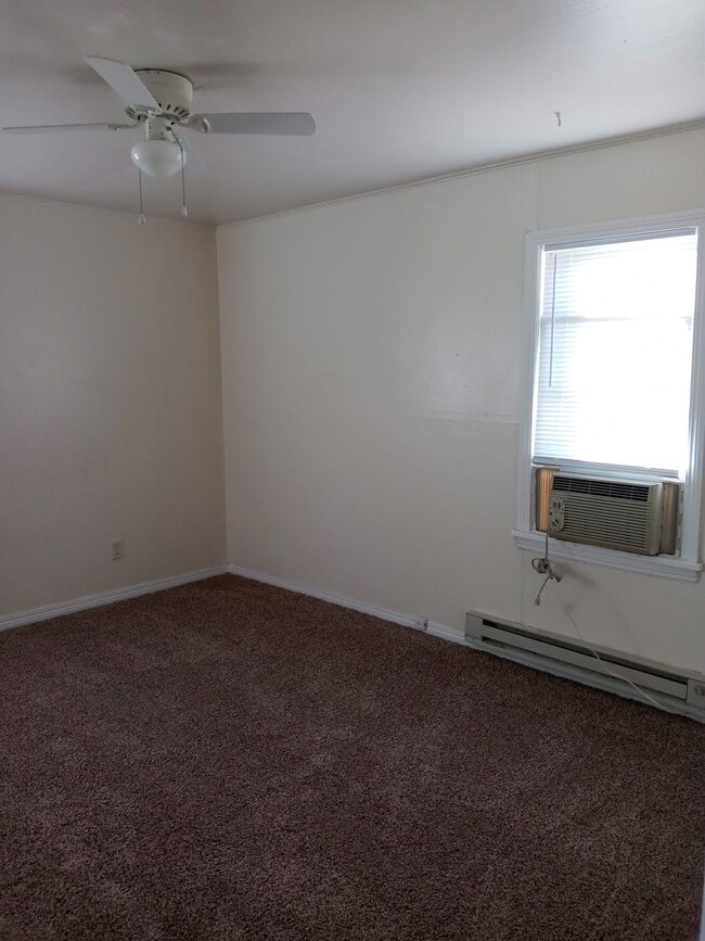 Building Photo - Nice 1 bed, 1 bath Duplex