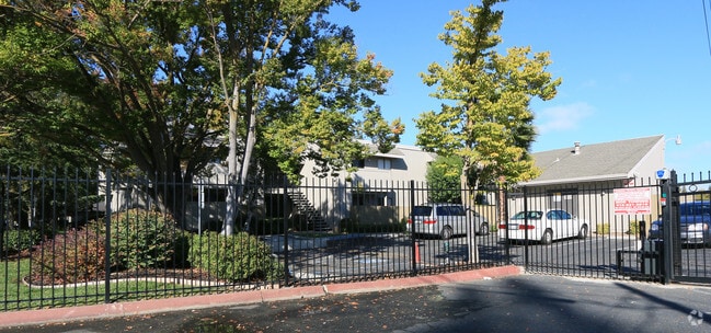 Building Photo - Hurley North Apartments