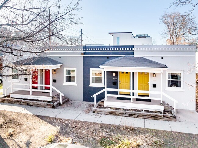 Building Photo - 2411 Tremont Pl