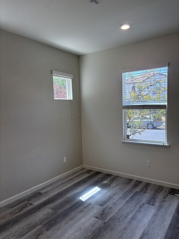 Building Photo - 5558 Kennedy Pl